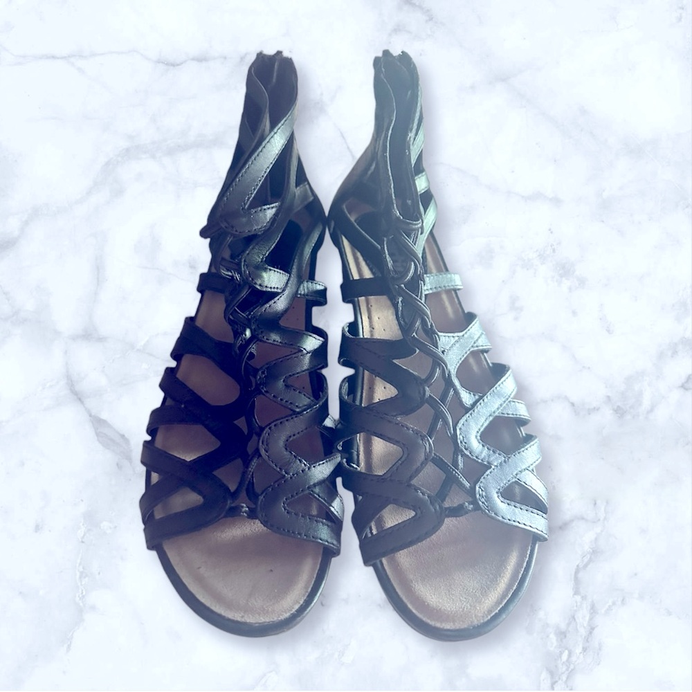 COPY - Earth sandals 9 genuine, leather gladiator sandal with back zipper. - Picture 2 of 6